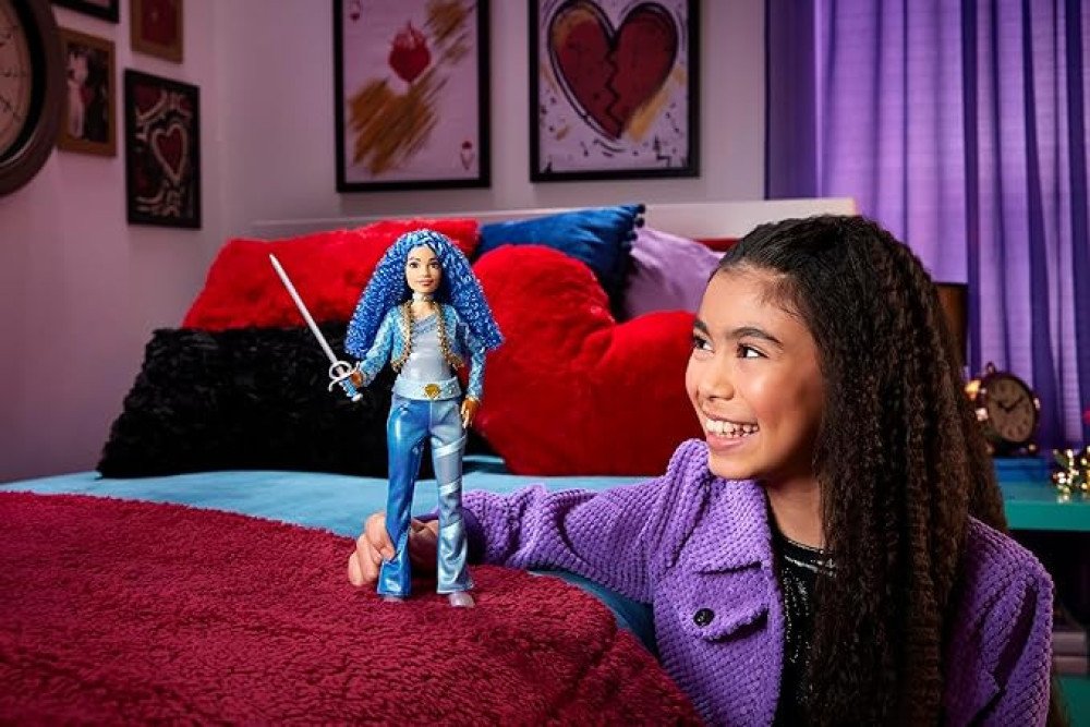 Mattel Disney Descendants 4: The Rise of Red Fashion Doll & Accessory - Princess Chloe Charming, Daughter of Cinderella with Movie-Inspired Clothes & Sword