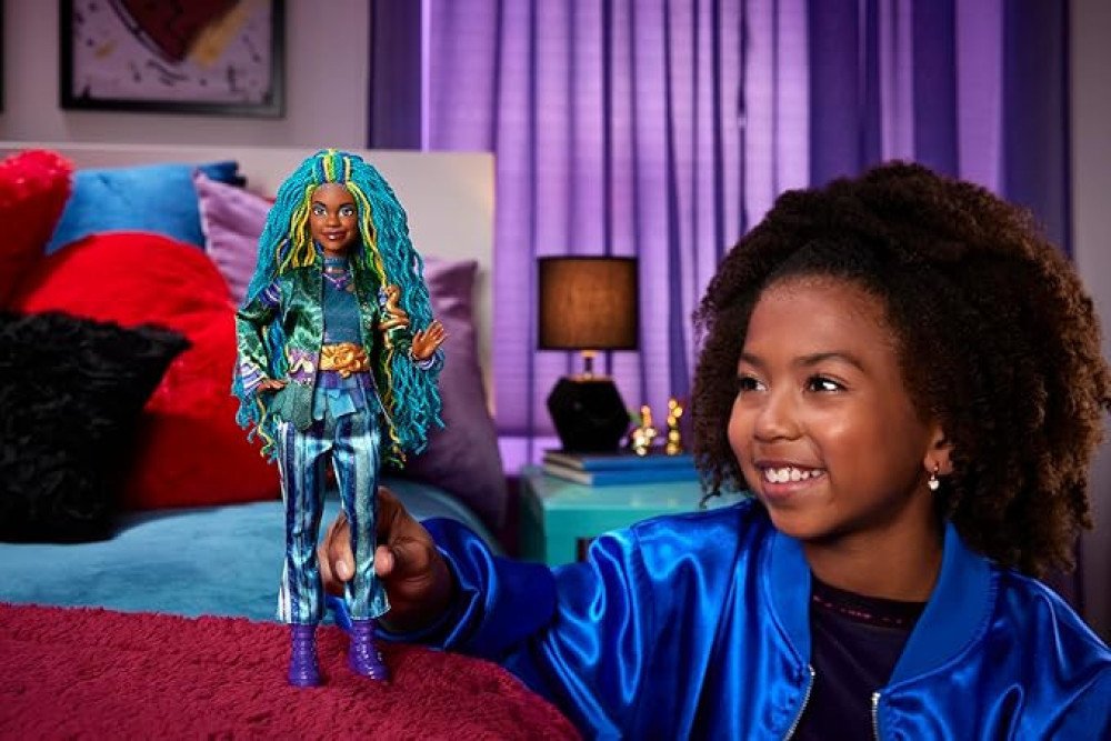 Mattel Disney Descendants 4: The Rise of Red Fashion Doll & Accessory - Uliana, Younger Sister of Ursula with Movie-Inspired Clothes & Necklace